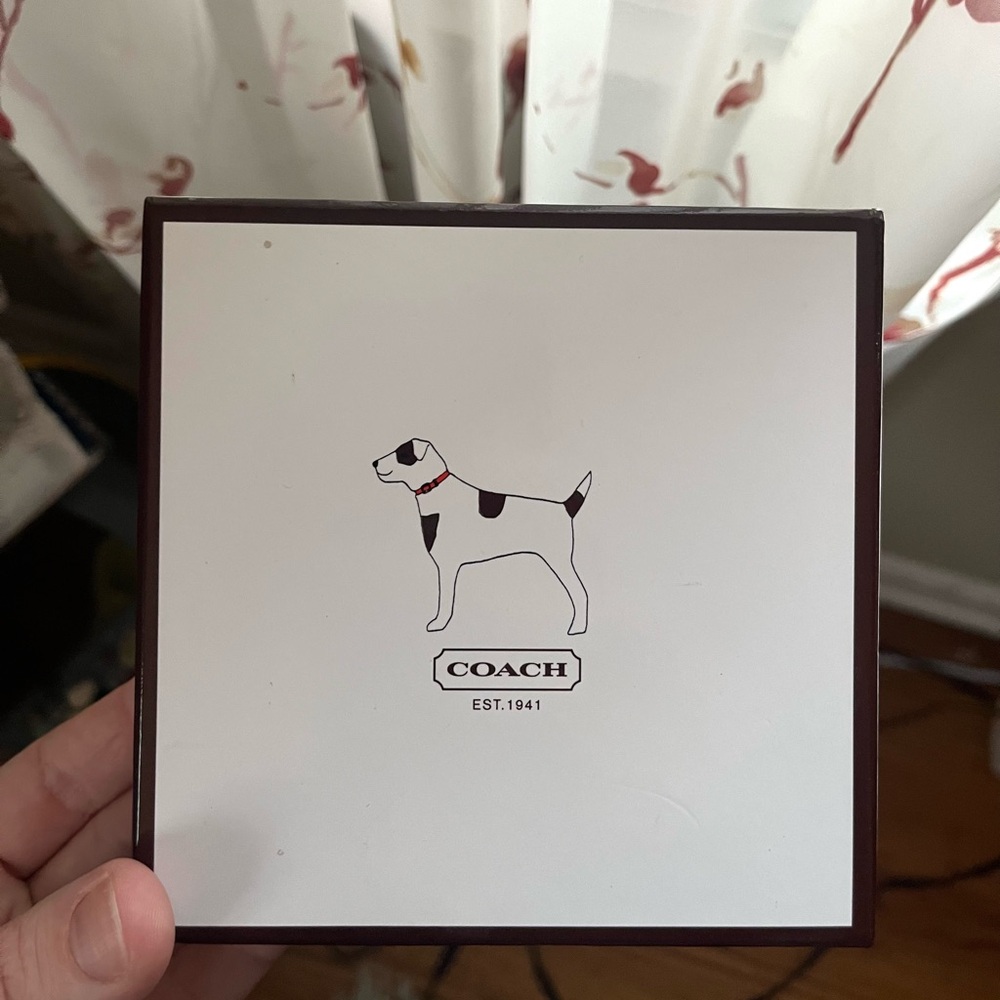 Coach Dog Box